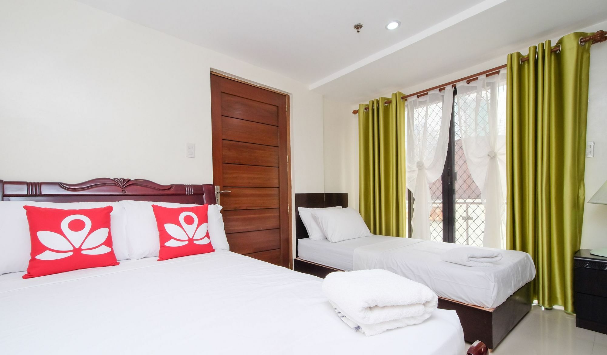 Zen Rooms Time Travellers Makati Makati City Esterno foto