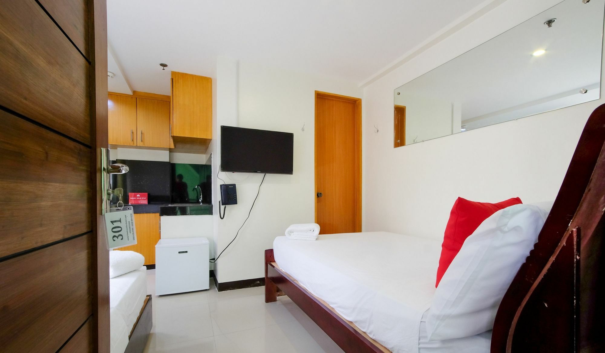Zen Rooms Time Travellers Makati Makati City Esterno foto
