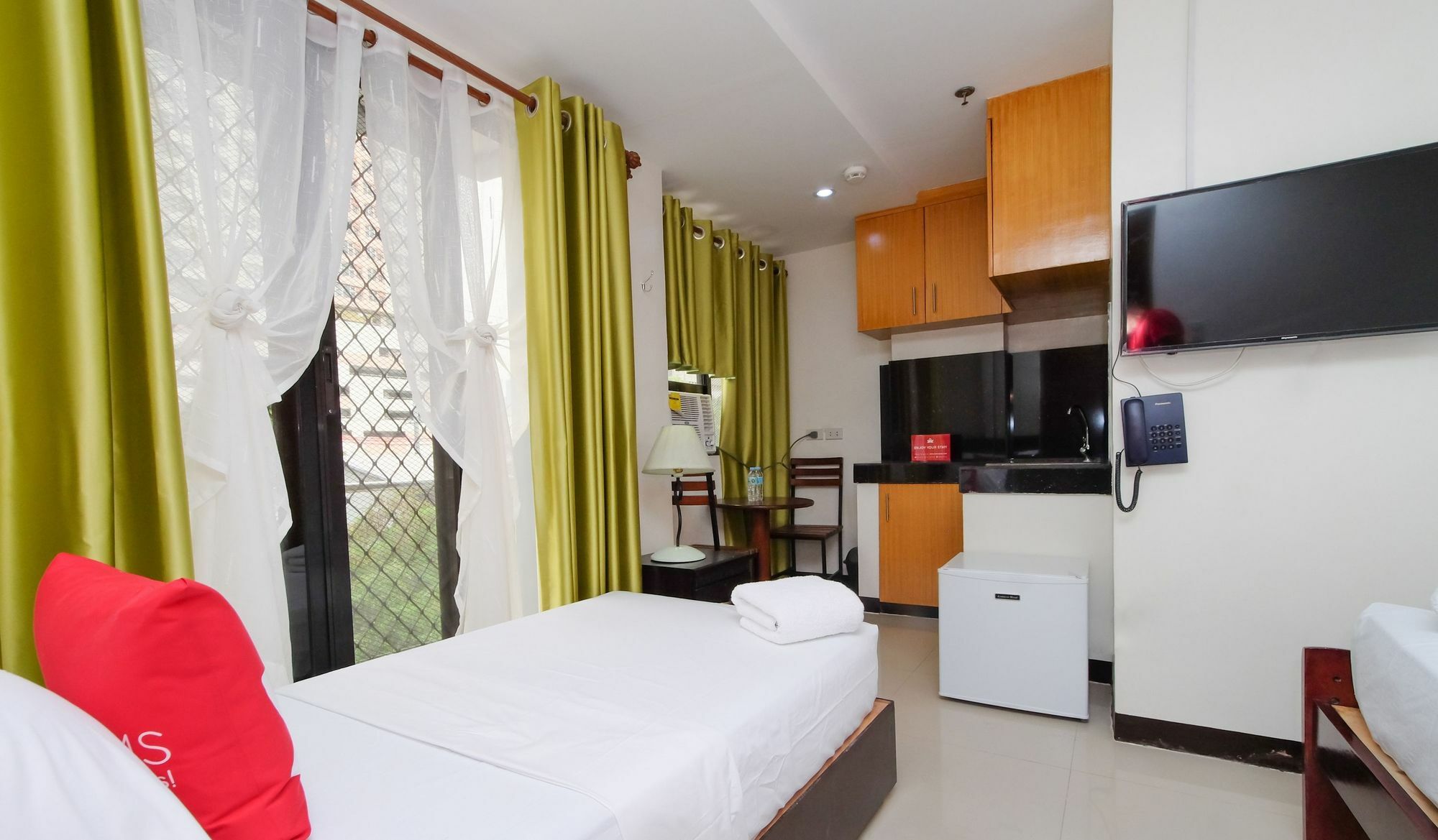 Zen Rooms Time Travellers Makati Makati City Esterno foto